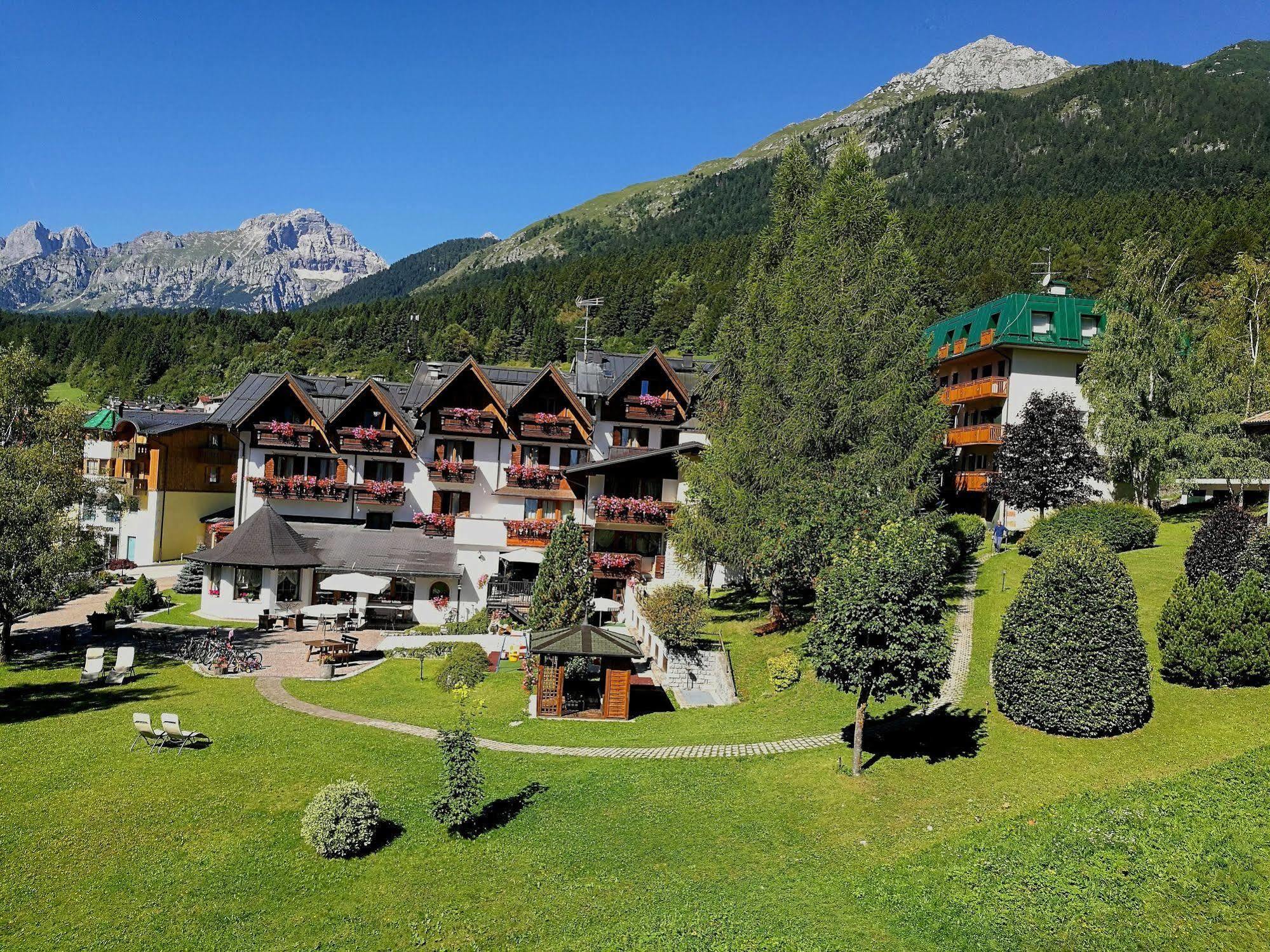 Il Piccolo Dolomiti Resort อันดาโล ภายนอก รูปภาพ