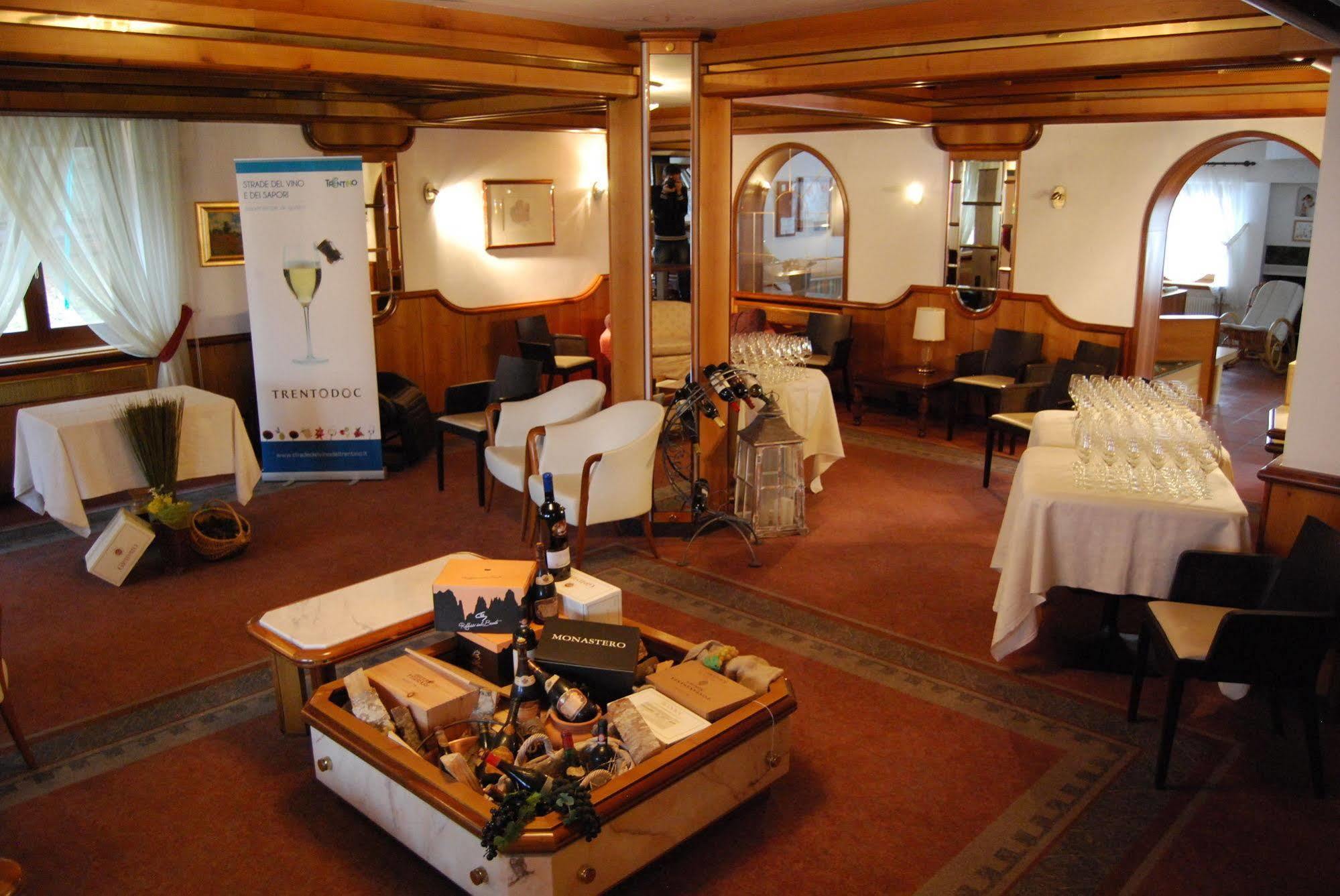 Il Piccolo Dolomiti Resort อันดาโล ภายนอก รูปภาพ