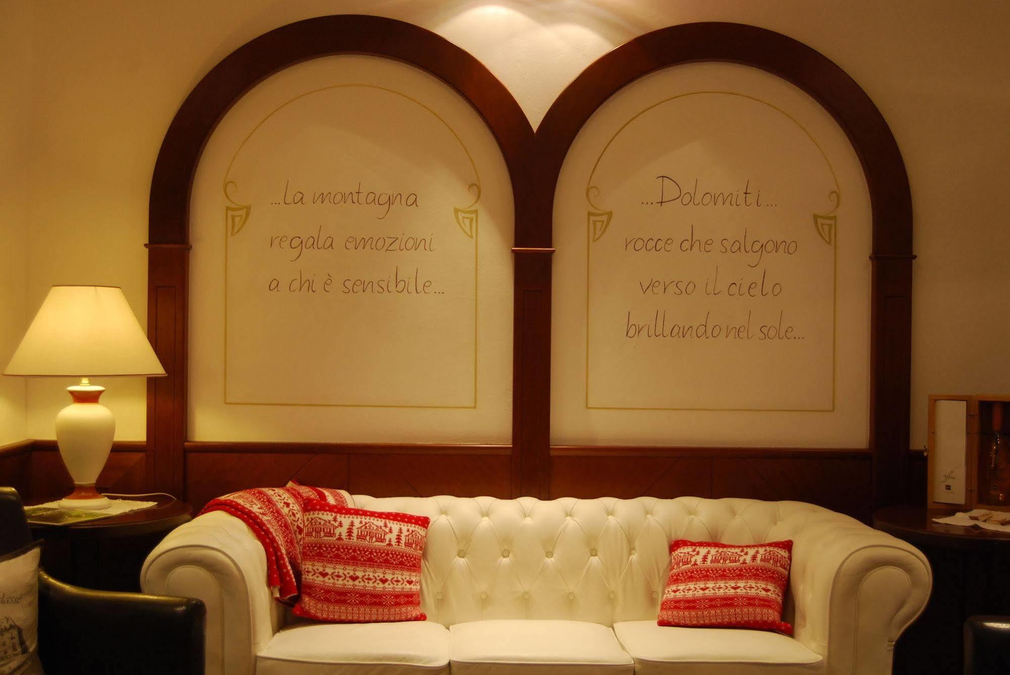Il Piccolo Dolomiti Resort อันดาโล ภายนอก รูปภาพ